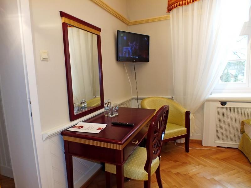 Dom Pracy Tworczej Hotel Goluchow Exterior foto